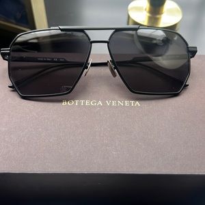 Bottega Veneta black square aviator sunglasses Bv1012S.   Matte Authentic 005